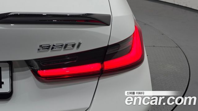 BMW 3-Series 2024 — photo 9