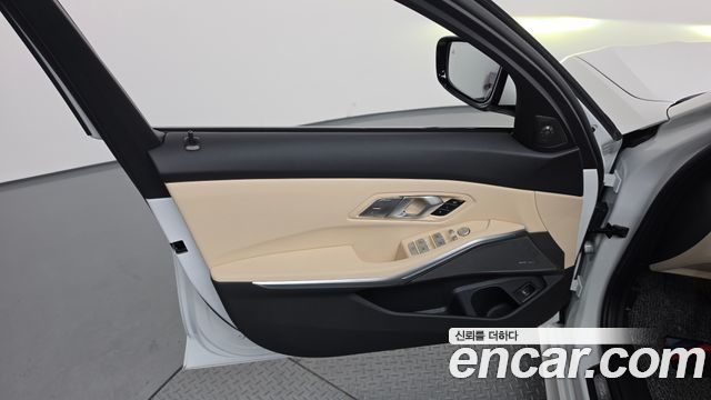 BMW 3-Series 2024 — photo 14