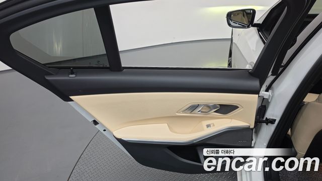 BMW 3-Series 2024 — photo 15