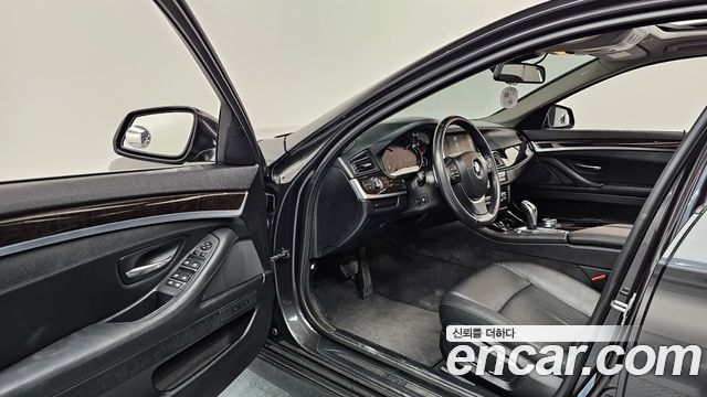 BMW 5-Series 2014 — photo 10