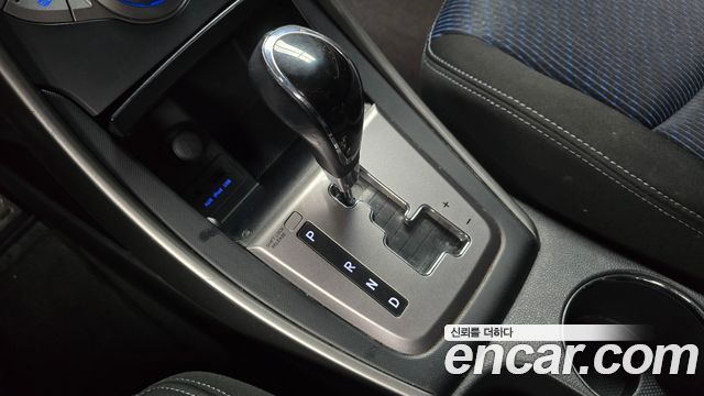 Hyundai AVANTE 2014 — photo 9