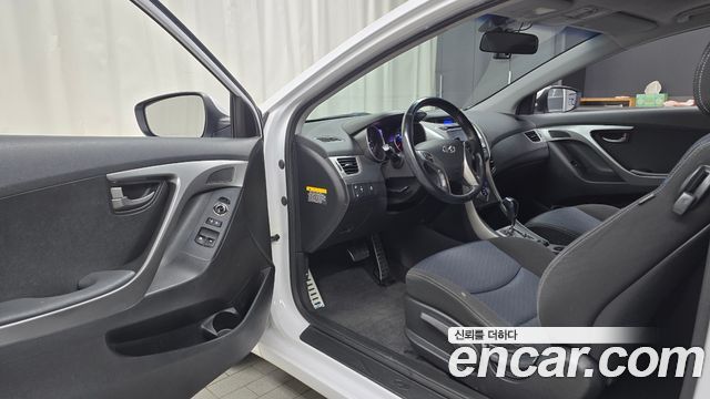 Hyundai AVANTE 2014 — photo 10