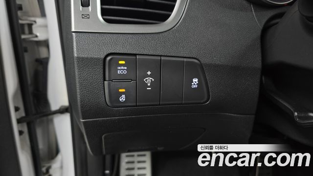Hyundai AVANTE 2014 — photo 17