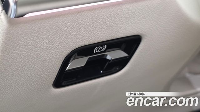 Mercedes-Benz S-Class 2023 — photo 15