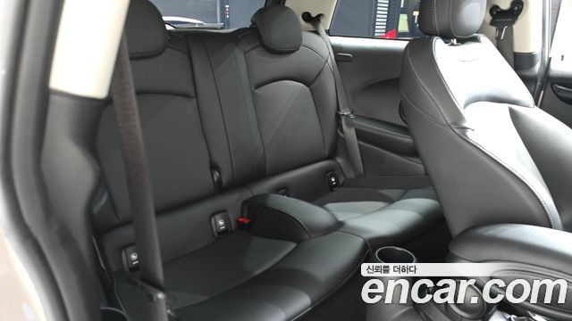 Mini Cooper 2024 — photo 17
