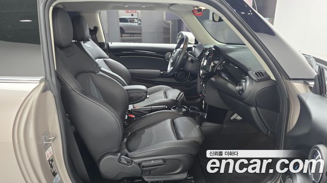 Mini Cooper 2024 — photo 16