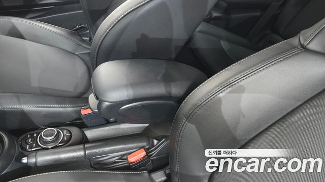 Mini Cooper 2024 — photo 27
