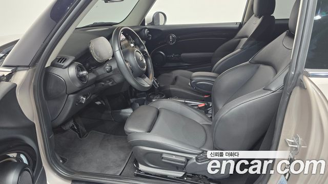 Mini Cooper 2024 — photo 29
