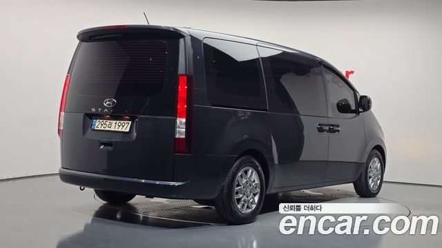 Hyundai Staria 2023 — photo 2