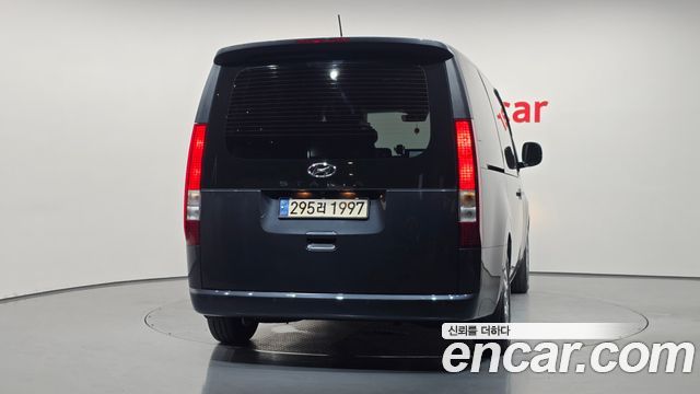 Hyundai Staria 2023 — photo 4