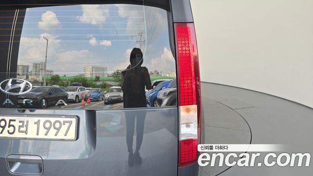 Hyundai Staria 2023 — photo 9