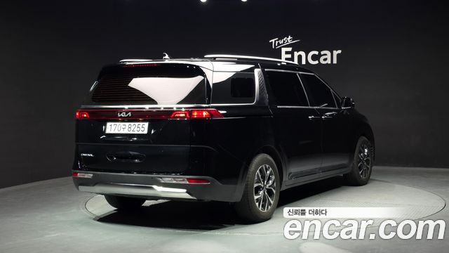Kia Canival 2023 — photo 2