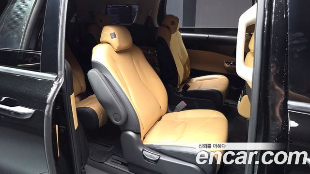 Kia Canival 2023 — photo 11