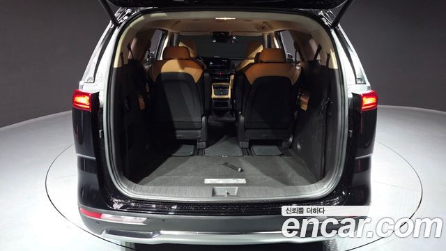 Kia Canival 2023 — photo 19