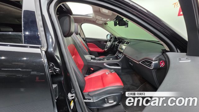 Jaguar F-PACE 2019 — photo 10