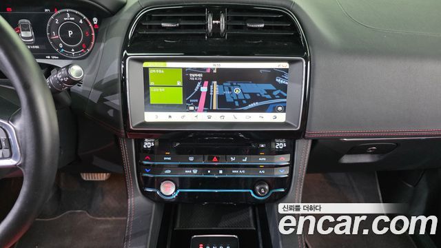 Jaguar F-PACE 2019 — photo 14