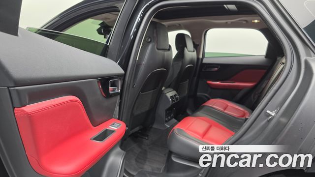 Jaguar F-PACE 2019 — photo 17