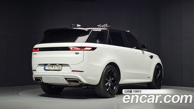 Land Rover Range Rover Sport 2023 — photo 2