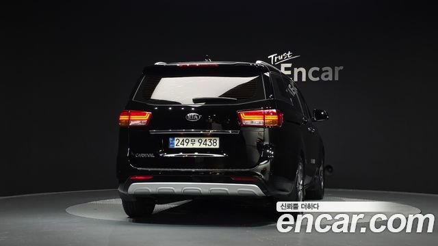 Kia Canival 2018 — photo 4