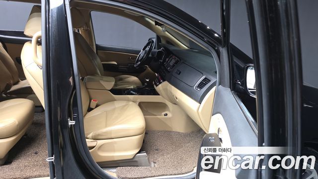 Kia Canival 2018 — photo 17