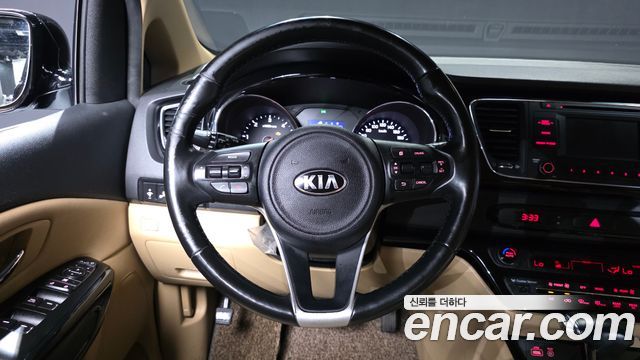 Kia Canival 2018 — photo 19