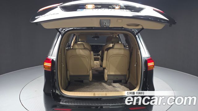 Kia Canival 2018 — photo 26