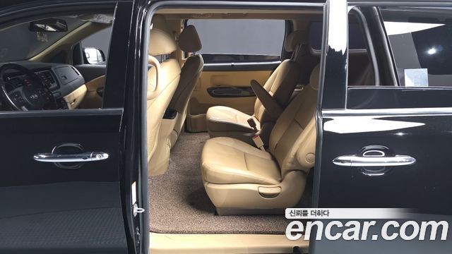 Kia Canival 2018 — photo 16