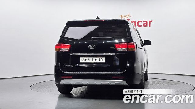 Kia Canival 2016 — photo 4