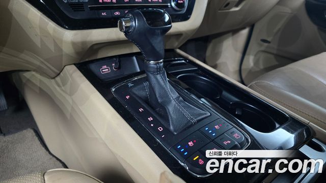 Kia Canival 2016 — photo 9