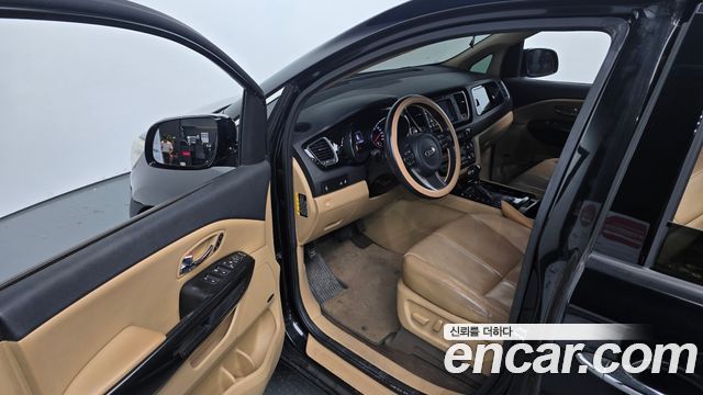 Kia Canival 2016 — photo 10