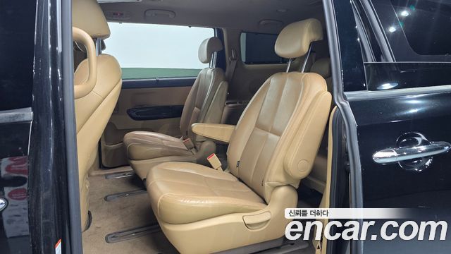 Kia Canival 2016 — photo 11