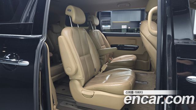 Kia Canival 2016 — photo 12