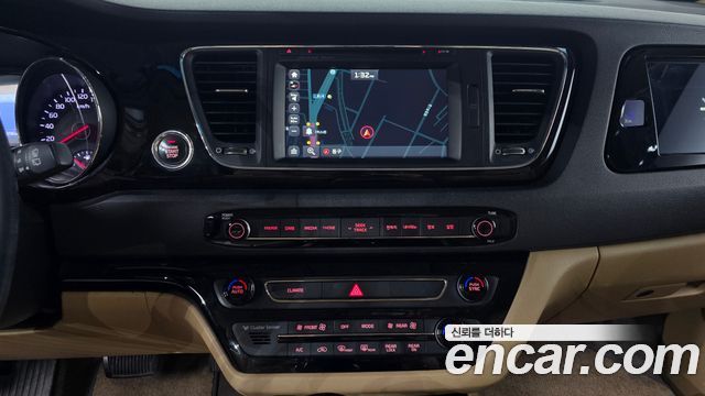 Kia Canival 2016 — photo 15