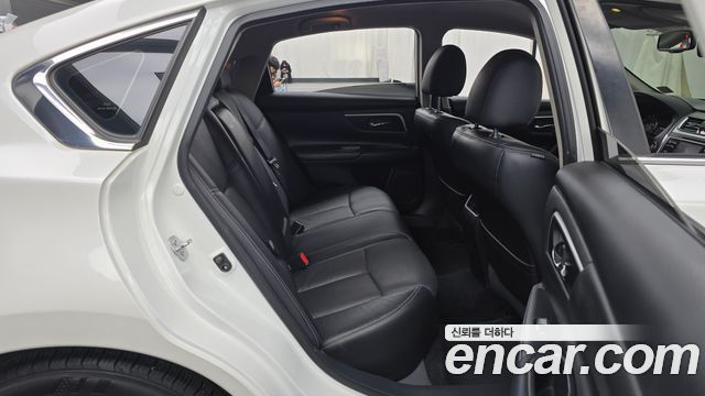 Nissan Altima 2017 — photo 12