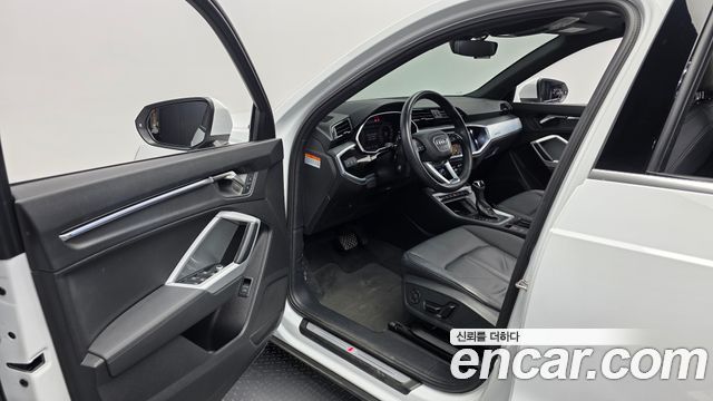 Audi Q3 2022 — photo 10