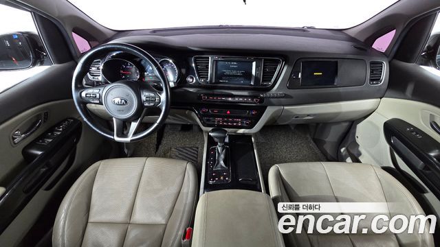 Kia Canival 2018 — photo 10