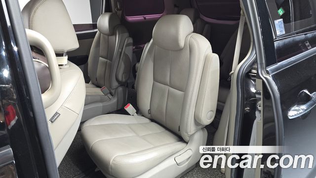 Kia Canival 2018 — photo 17