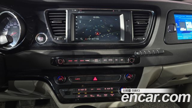 Kia Canival 2018 — photo 20