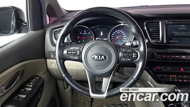 Kia Canival 2018 — photo 21