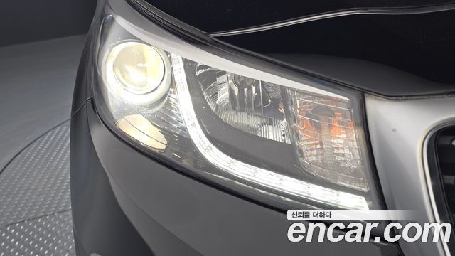 Kia Canival 2018 — photo 8
