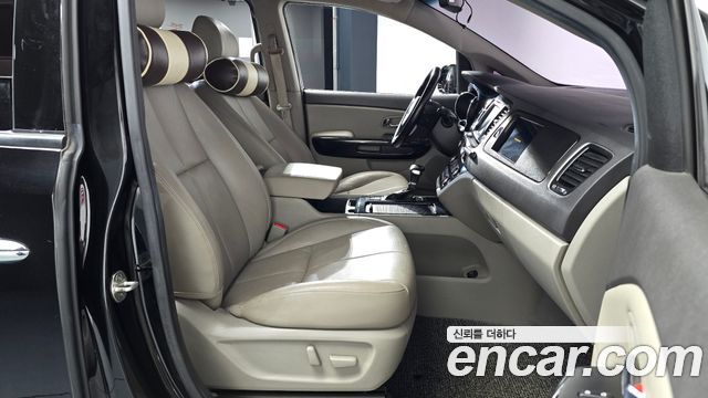 Kia Canival 2018 — photo 16