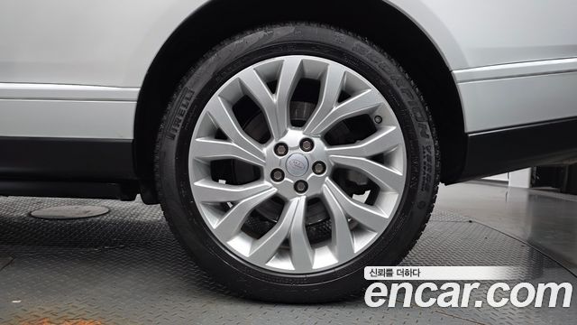 Land Rover Range Rover 2018 — photo 7