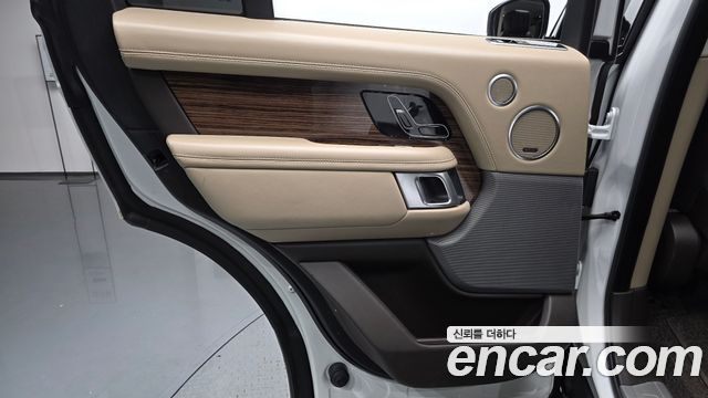 Land Rover Range Rover 2018 — photo 15