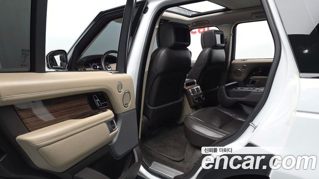 Land Rover Range Rover 2018 — photo 16