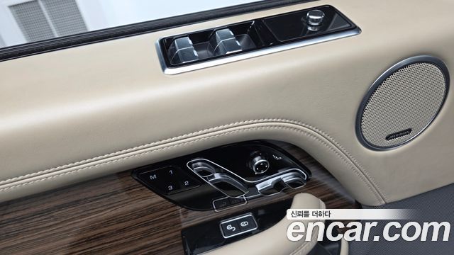 Land Rover Range Rover 2018 — photo 30