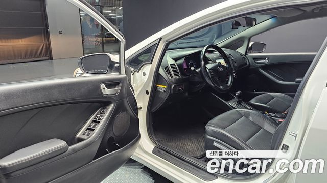 Kia K3 2013 — photo 13