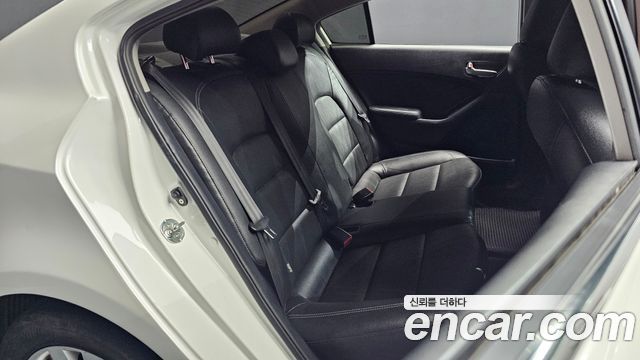 Kia K3 2013 — photo 17