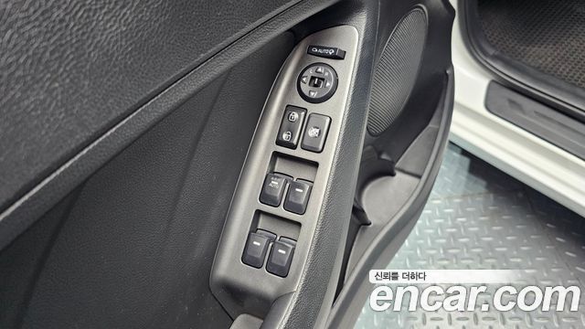 Kia K3 2013 — photo 23