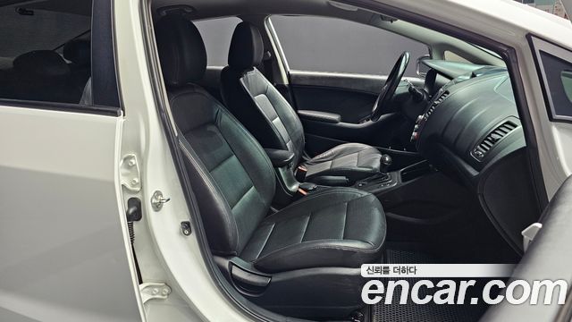 Kia K3 2013 — photo 16