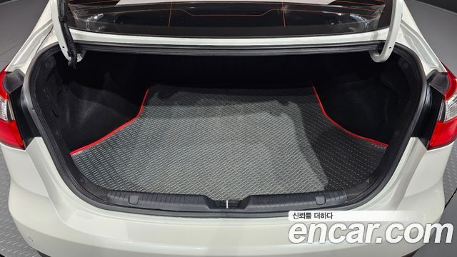 Kia K3 2013 — photo 28